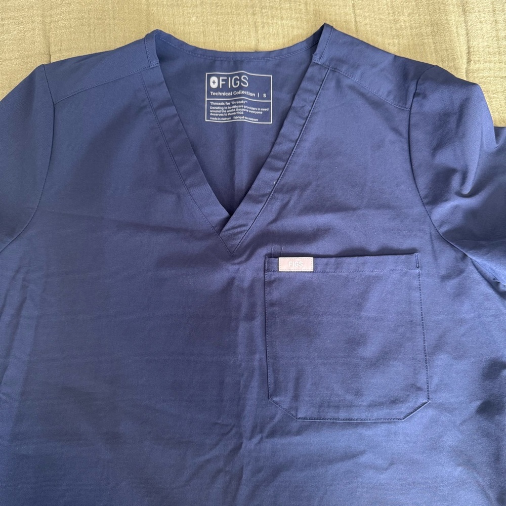 FIGS Navy Blue Scrub Top - Picture 2 of 3